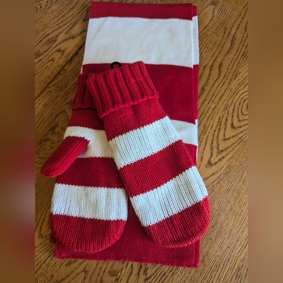 Red & White striped Mittens and scarf. Adult one size. New - Picture 5 of 5